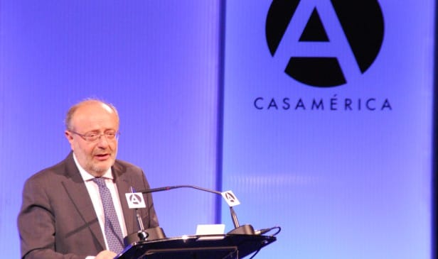 El secretario de Estado español para Cooperación Internacional e Iberoamérica durante la charla en la Casa de América. / ANCI