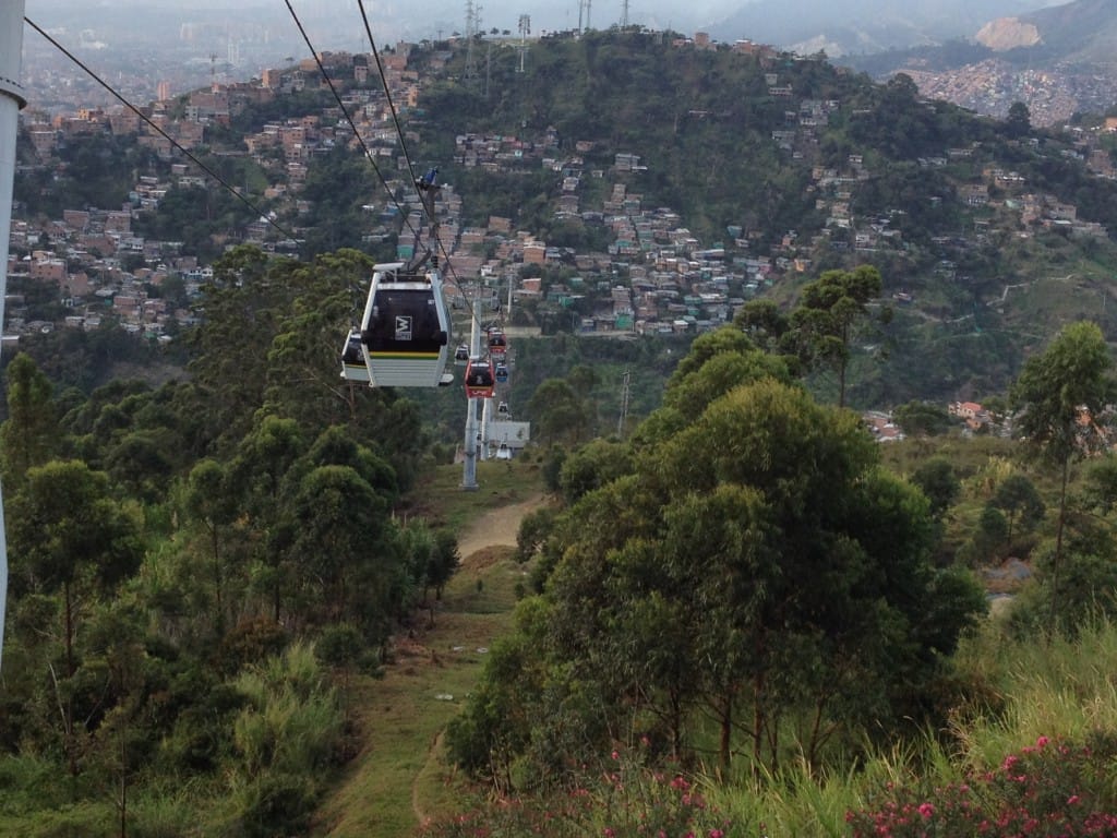 El Metrocable llega hasta las comunas más alejadas en los cerros / F.R